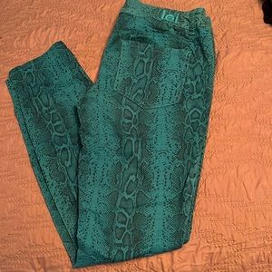 l.e.i’s Ashley low rise skinny jeans